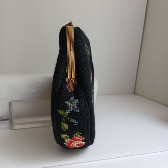 Romantic Vintage 50's Roses on Black Needlepoint Handbag Kisslock Chain Handle - Picture 2 of 9
